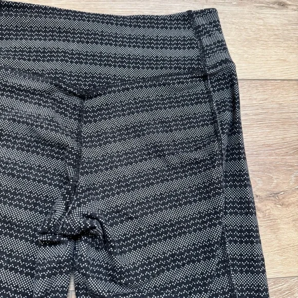 Like New Nike Dri-Fit Black Athletic Leggings Elastic Waist Size Small - Picture 10 of 16